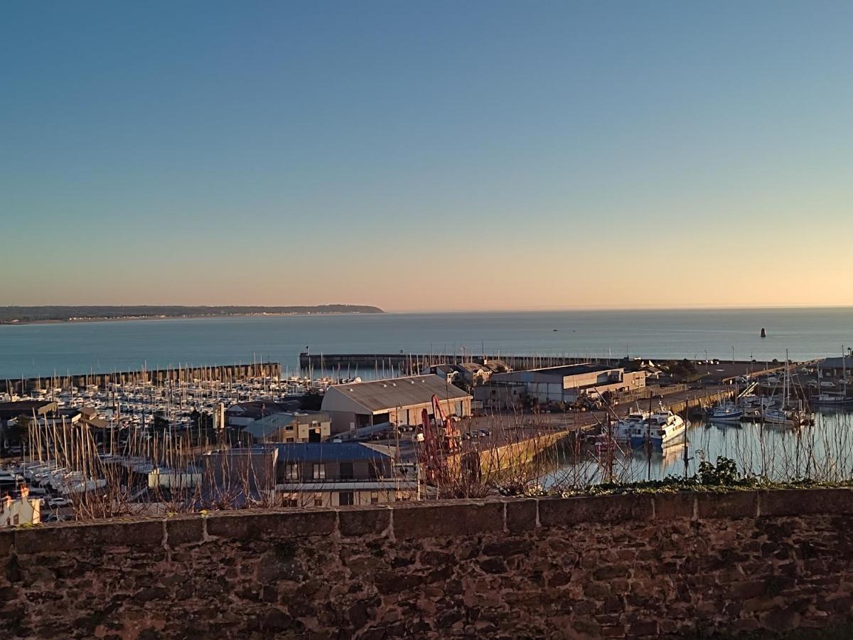 La Maison De L'Amiral Vue Sur Mer A Гранвил Екстериор снимка